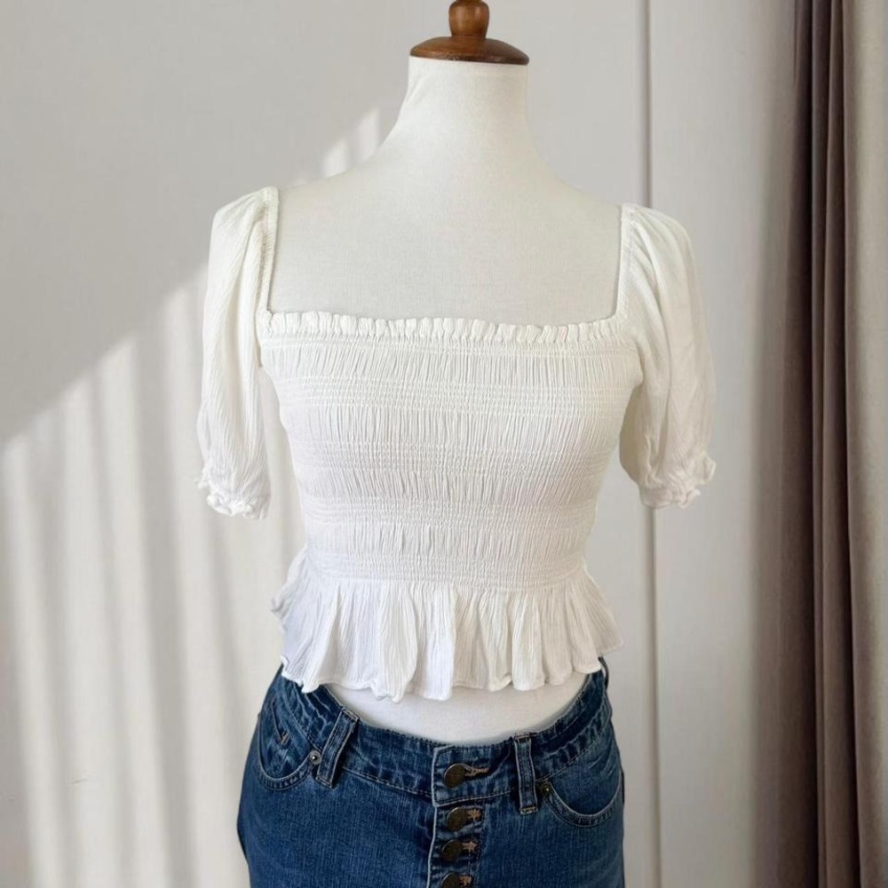 Forever 21 White Smocked Puff Sleeve Peplum Top Square Neck Small - Picture 1 of 6
